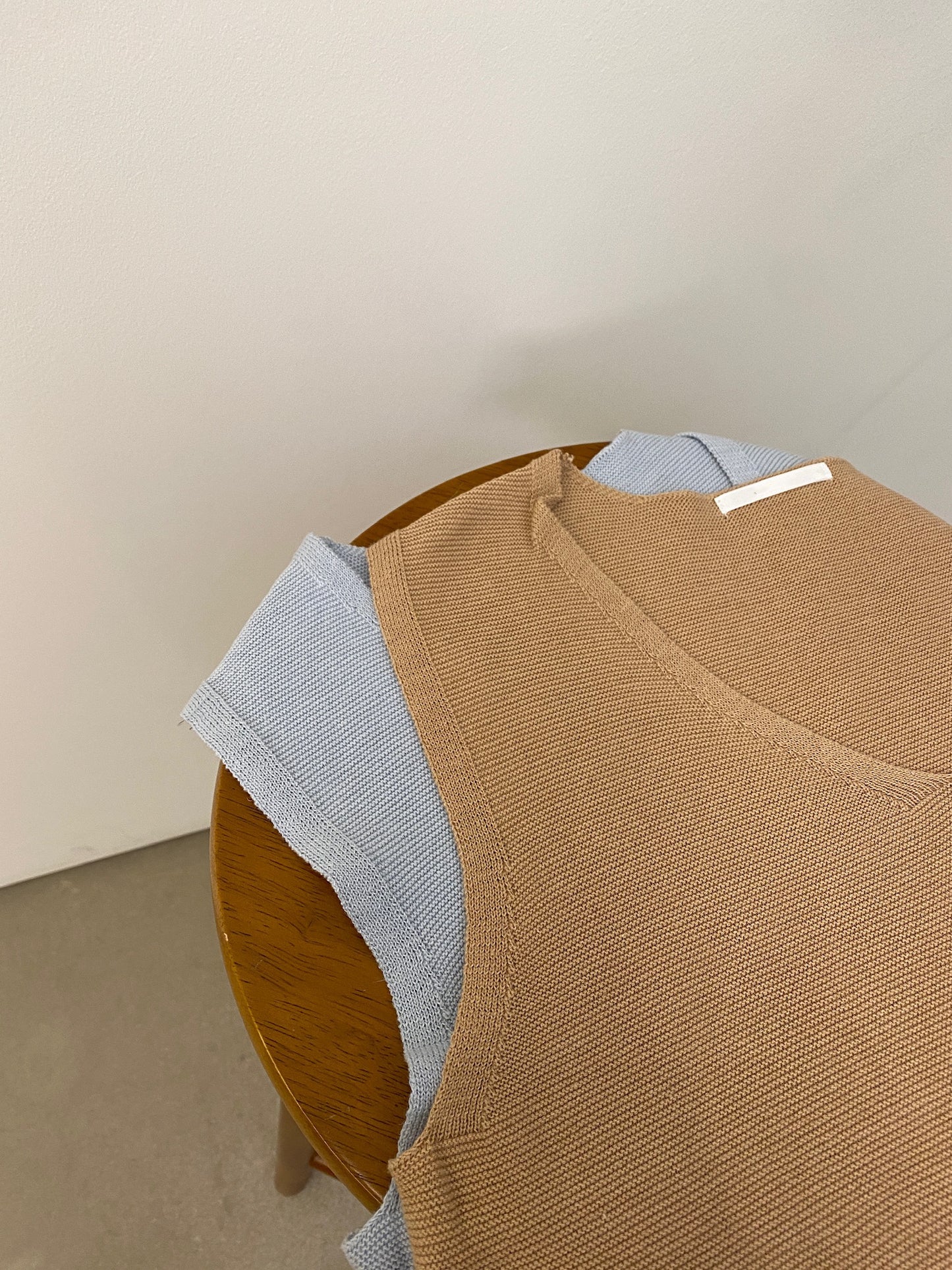 V-neck Sleeveless Knit Top | 23SS-2508