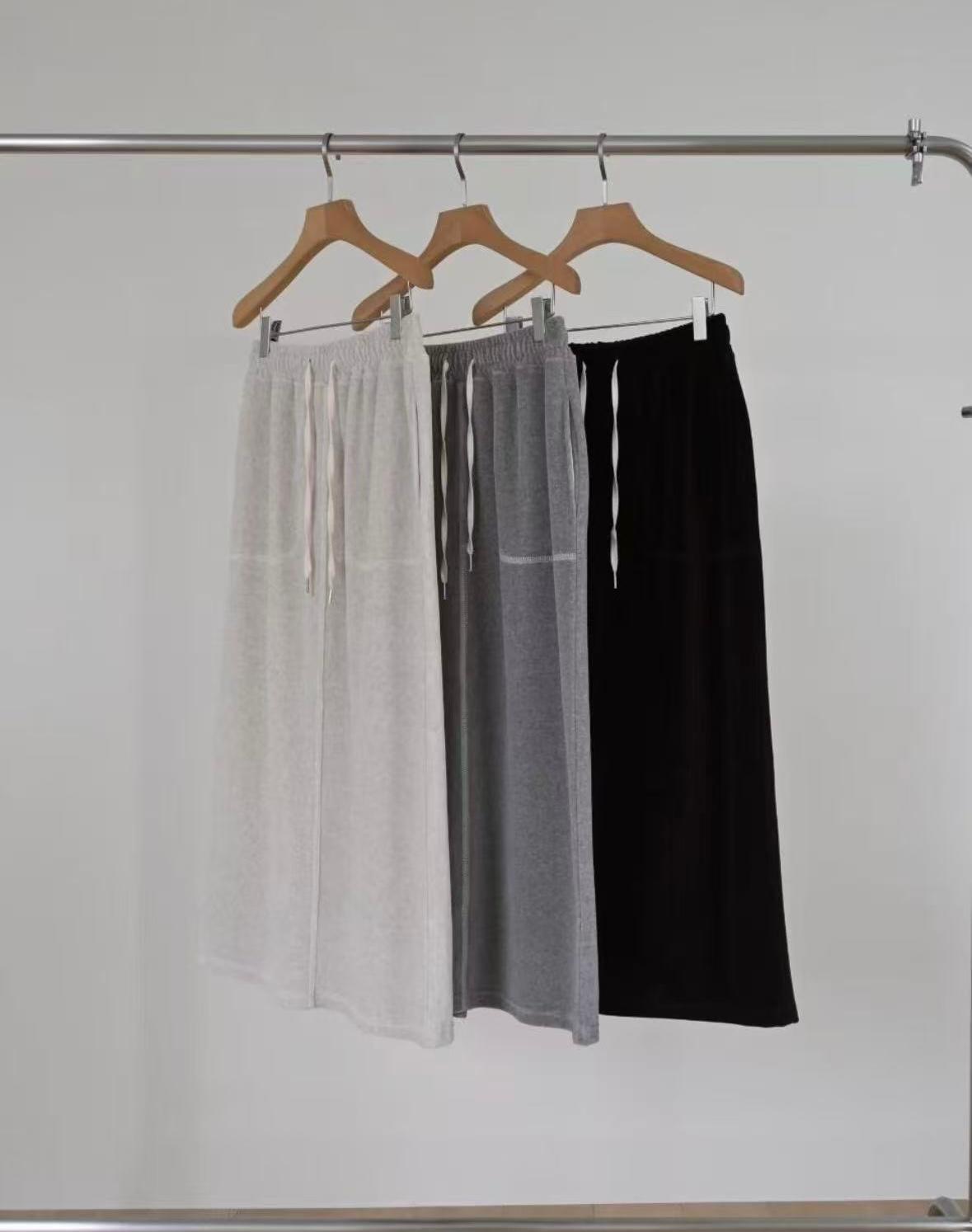 25SS-2201 | Fleece Skirt