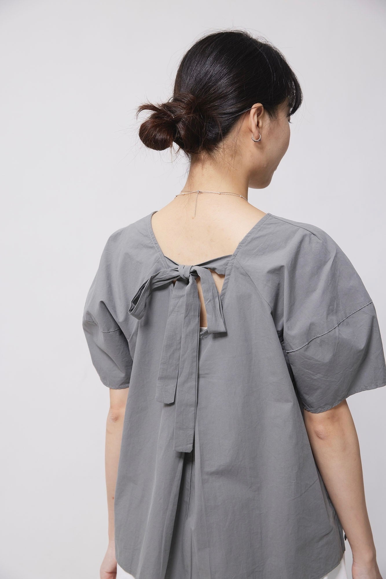 24SS-2426 | Back Bow Blouse