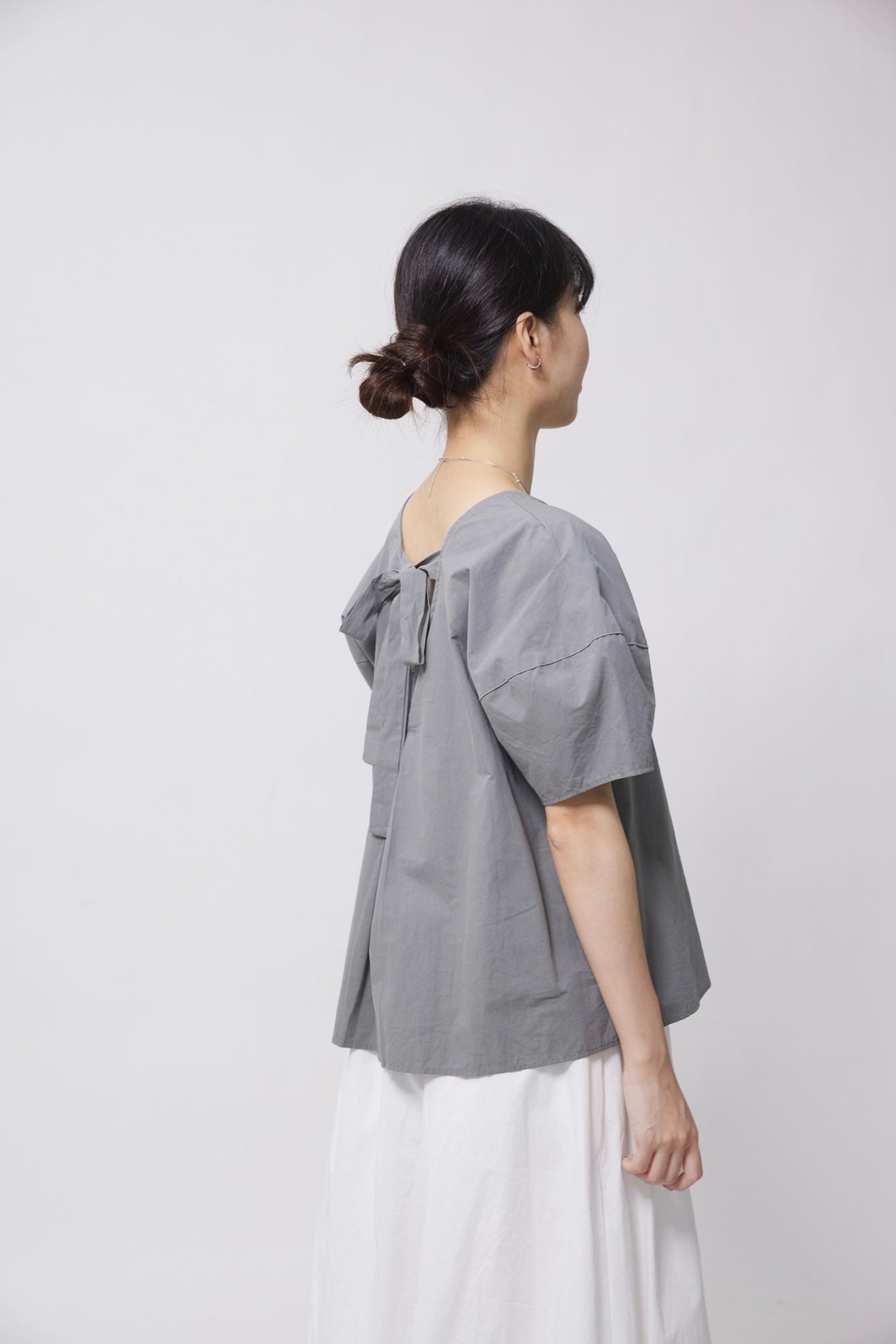 24SS-2426 | Back Bow Blouse