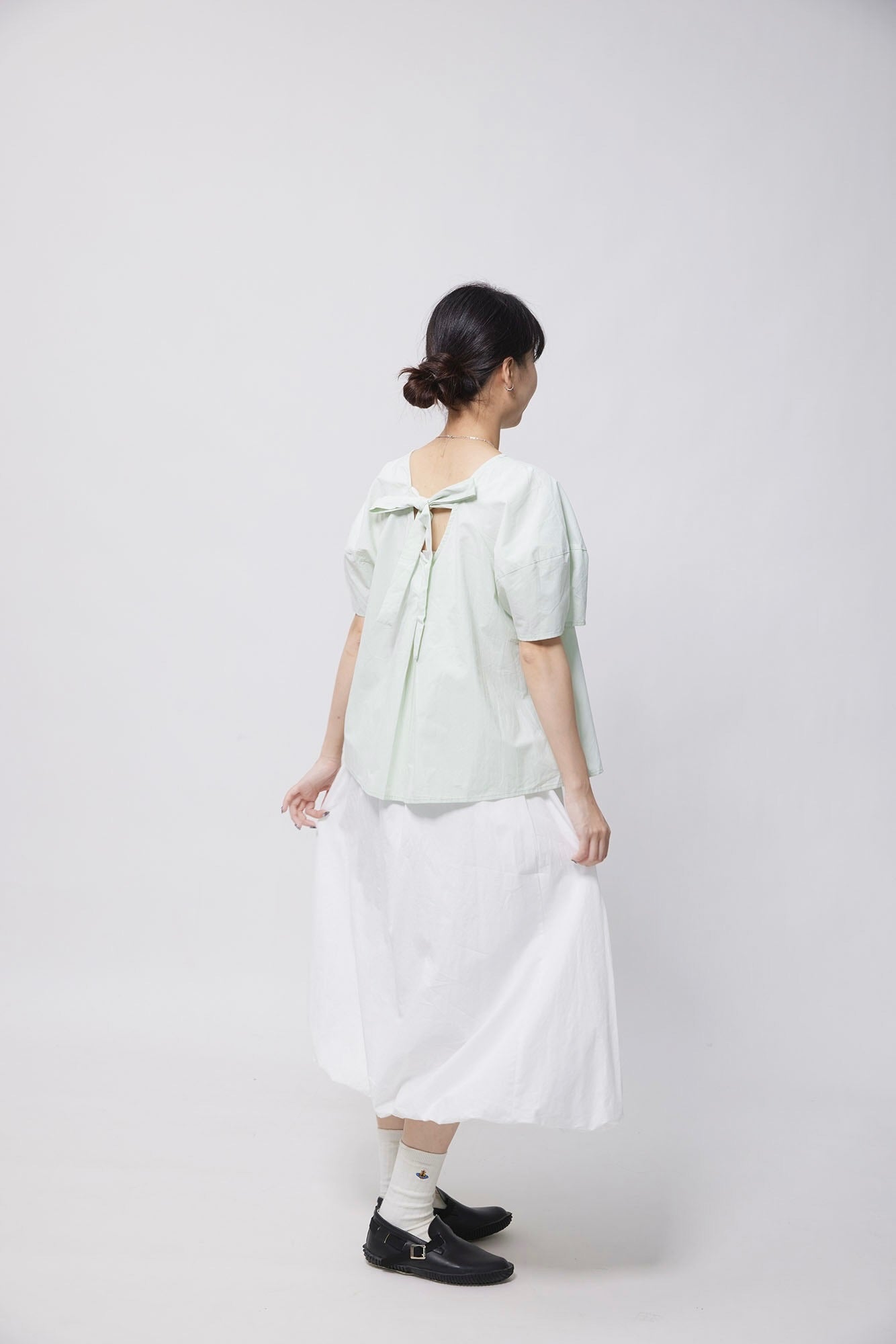 24SS-2426 | Back Bow Blouse