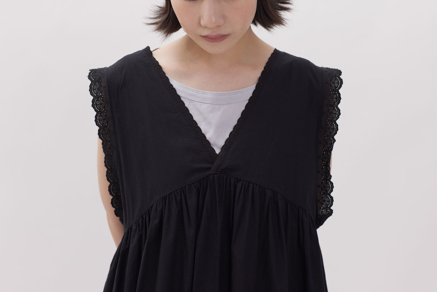 24SS-2908| V-Neck Lace Ops